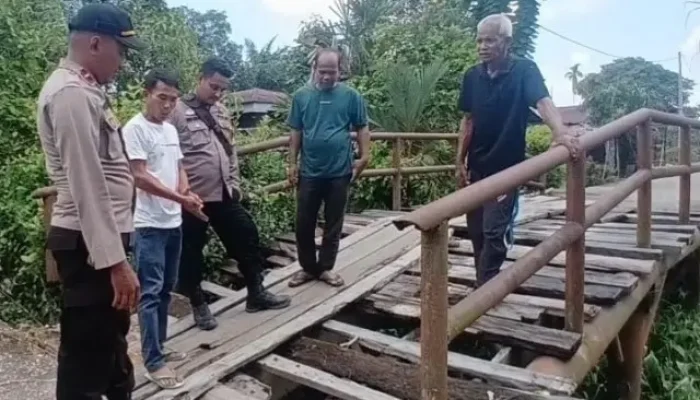 Kapolsek Teluk Meranti Tinjau Lokasi Pembangunan Jembatan Merah Putih di Desa Pangkalan Terap